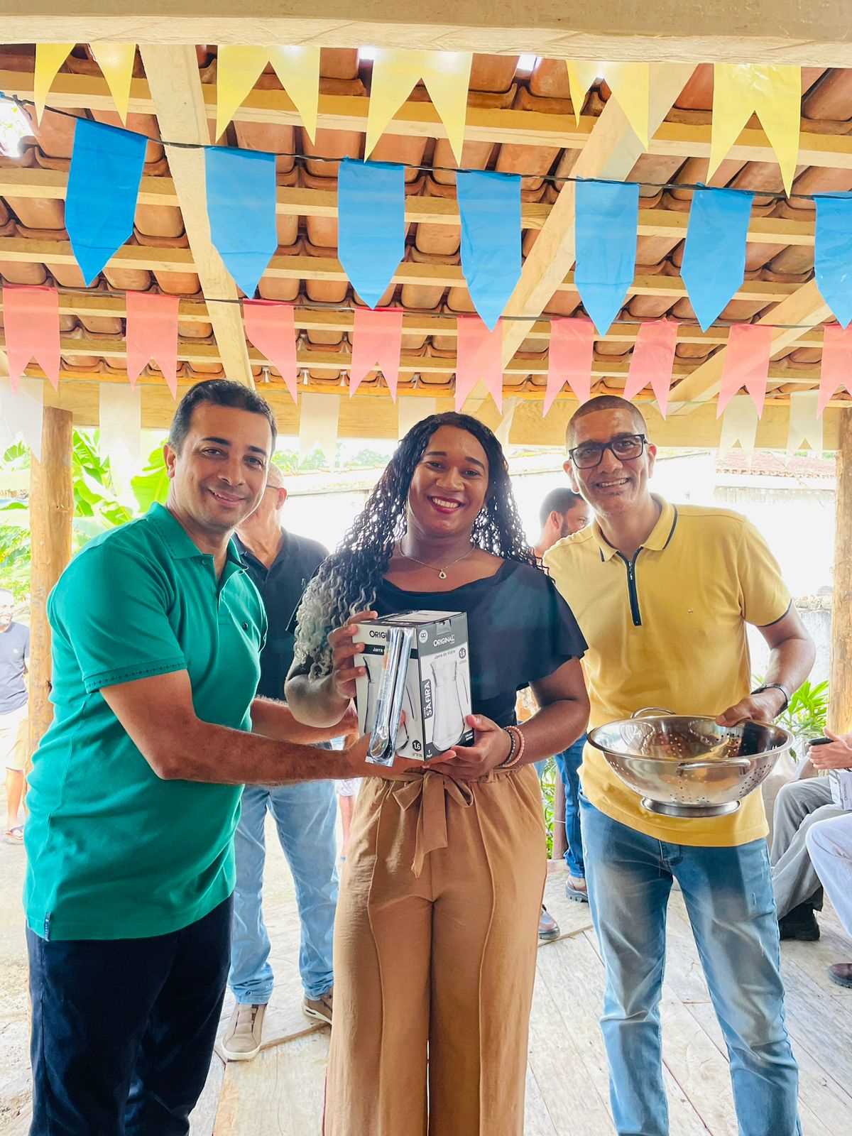 Camacã: Respeito e admiração; Prefeitura comemora o Dia do Gari com café da manhã